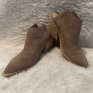 Dolce Vita Pointed Toe Suede Mules Size 6
